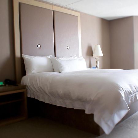 White Oaks Conference & Resort Spa Niagara-on-the-Lake Exteriör bild A bedroom at the Hilton San Francisco