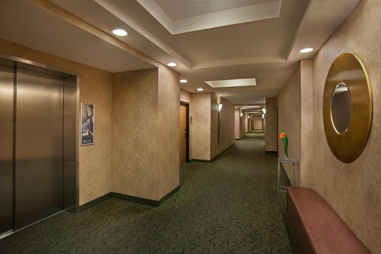 White Oaks Conference & Resort Spa Niagara-on-the-Lake Exteriör bild A typical hotel corridor