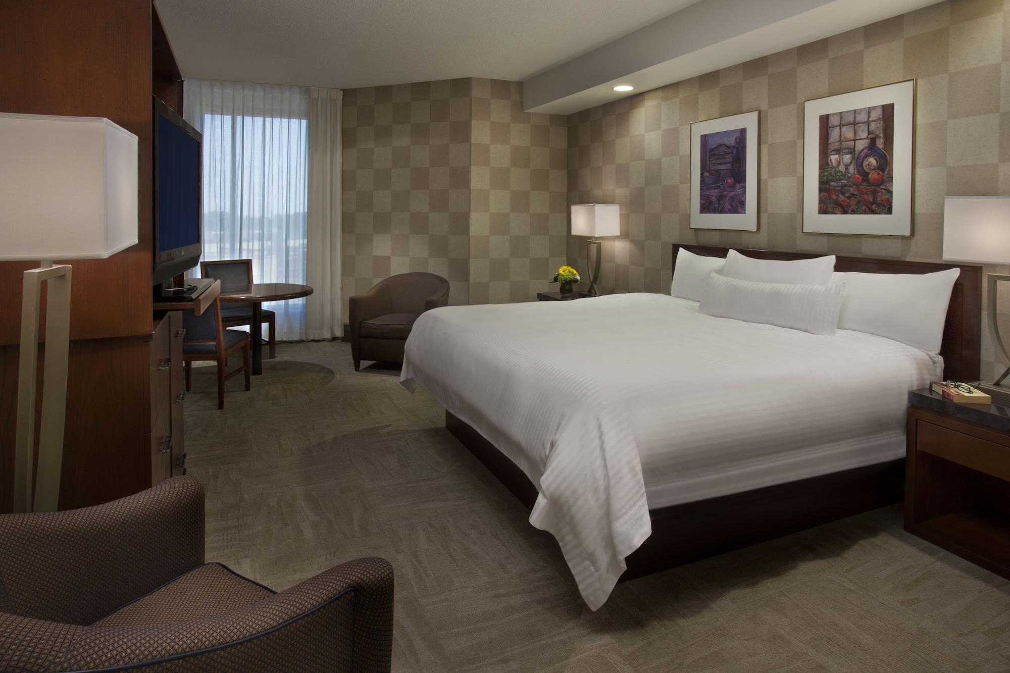 White Oaks Conference & Resort Spa Niagara-on-the-Lake Exteriör bild A guest room at the JW Marriott Detroit Renaissance Center