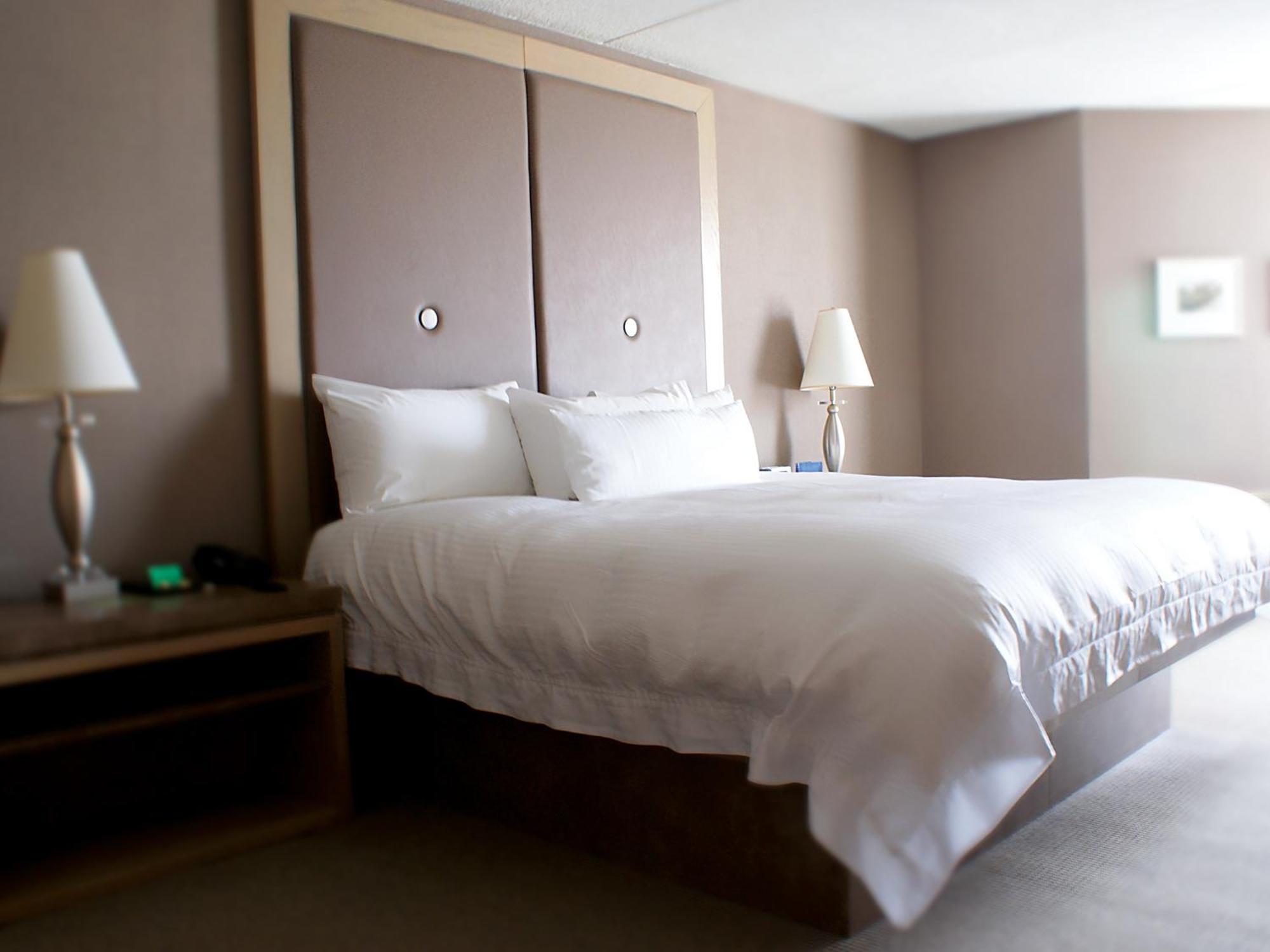 White Oaks Conference & Resort Spa Niagara-on-the-Lake Exteriör bild A bedroom at the Hilton San Francisco
